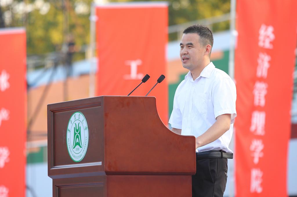 tyc122cc太阳成集团彭贵青教授发言(通讯员 侯国涛 摄)
