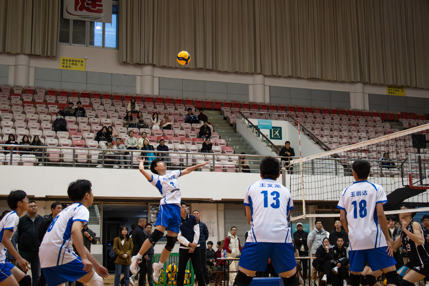 tyc122cc太阳成集团tyc122cc太阳成集团队长3号李鑫润暴力扣杀（学通社记者 仇傲 摄）